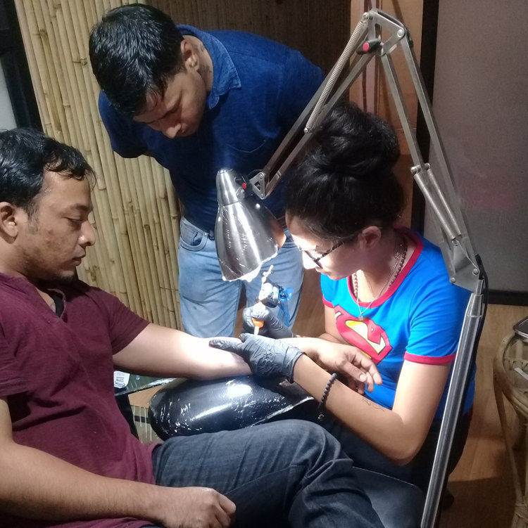 Tattoo Training Course where students learning how to make permanent tattoo  in classroom in affordable fee.